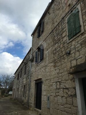 Das Steinhaus strahlt ein besonderes Ambiente aus