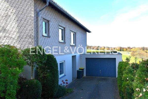 Zufahrt zur Garage und Einliegerwohnung