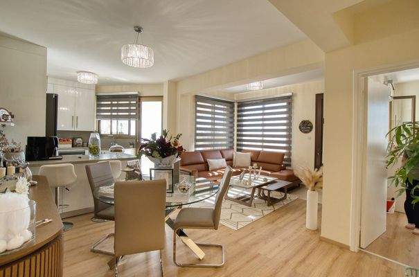 Wohnzimmer mit Küche