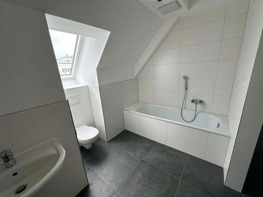 Badezimmer mit Badewanne