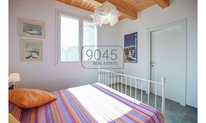 Zeitgemäße Landvilla in nachhaltiger Holzbauweise mit Panoramablick bei Potenza Picena