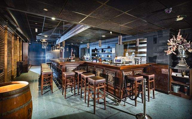 schuetzenbahn-31-discothek-essen-theke-02-web