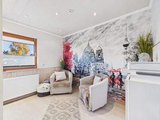 Schlaf-, Kinder- oder Arbeitszimmer im Erdgeschoss