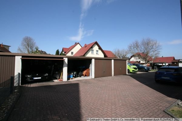Garage und Stellplatz