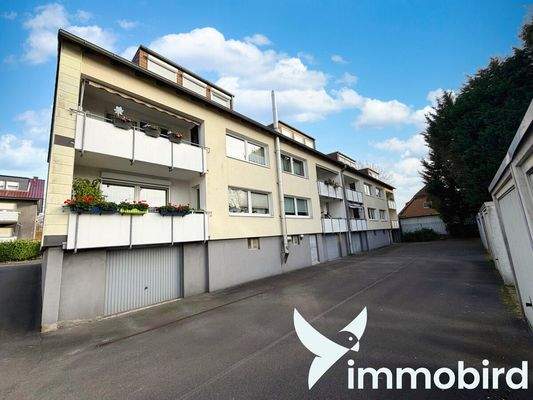 Hausansicht, Hinterhof & Garagen