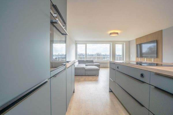 Offene Küche mit Kochinsel