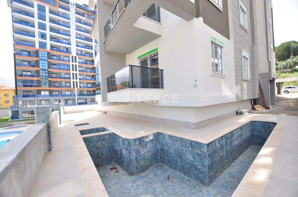 Seaview Apartments Close to Centre in a Complex in Alanya