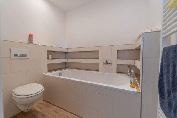 MFH- Wannenbad - Whg. 2