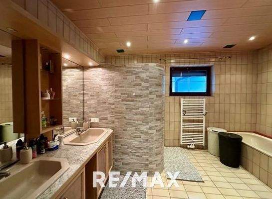 Objekt 2 - Wohnung 2 - Badezimmer