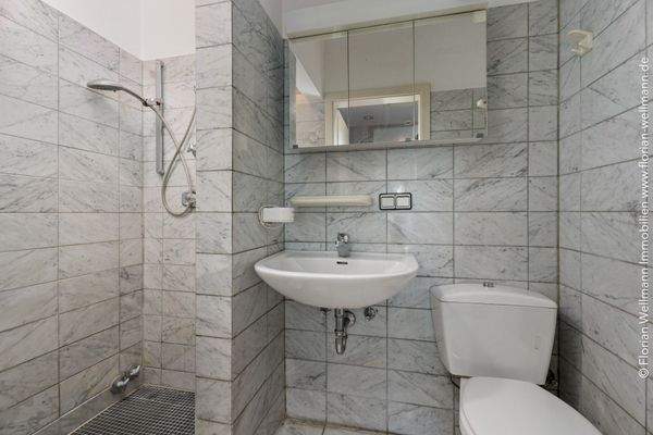 Duschbad im Erdgeschoss.