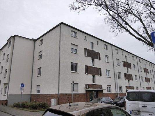 7 Gebäude Straßenseite