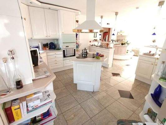 Küche mit Kochinsel