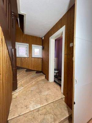 Treppe mit Gäste WC