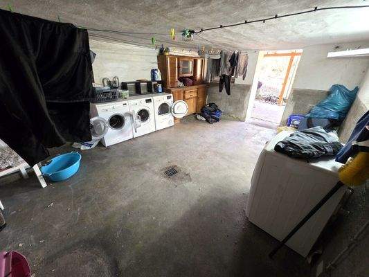 Waschküche mit Zugang Garten