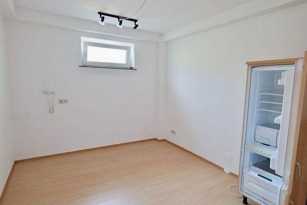 Arbeitszimmer im Keller