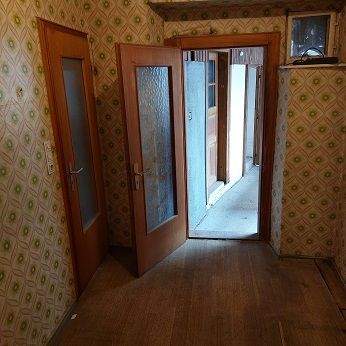 Vom Flur kann man auch raus zum Innenhof