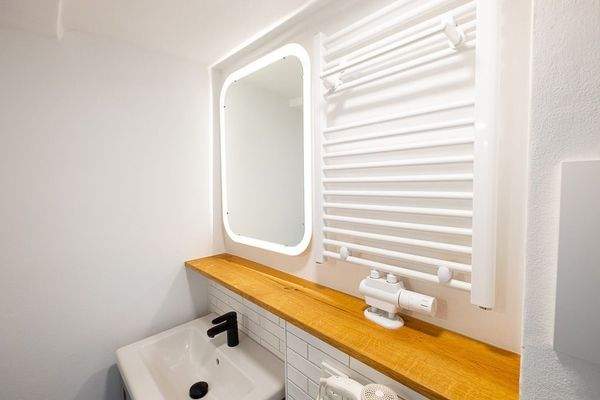 Helles Badezimmerdesign