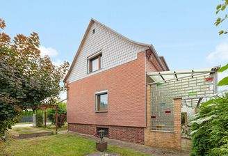 Überdachter Außenbereich hinter dem Haus