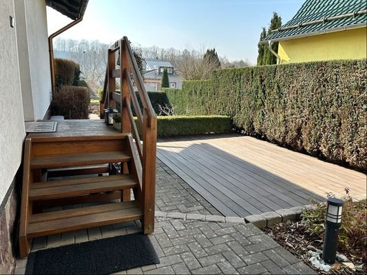 seitliche Terrasse