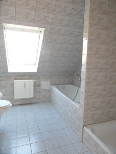 * tolle 2 Zimmer Wohnung in Leubnitz zu vermieten * mit Wanne und Dusche *