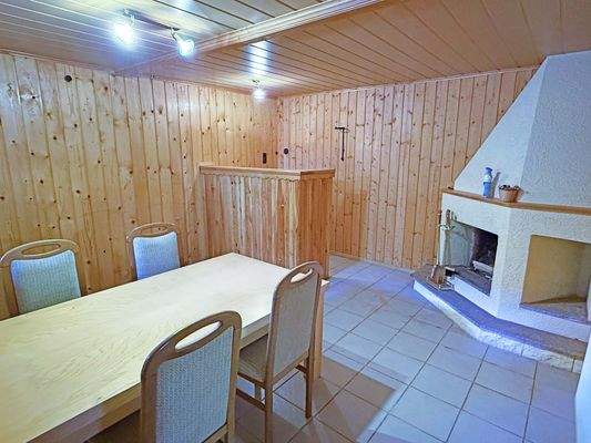 Partyraum im Keller.jpg