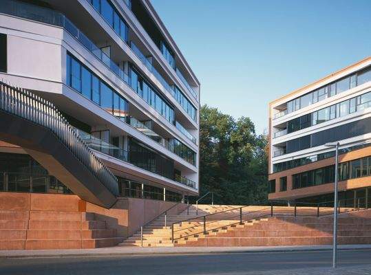 Ausgezeichnete Architektur an der Elbe