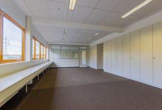 Lichtdurchflutete Bürofläche