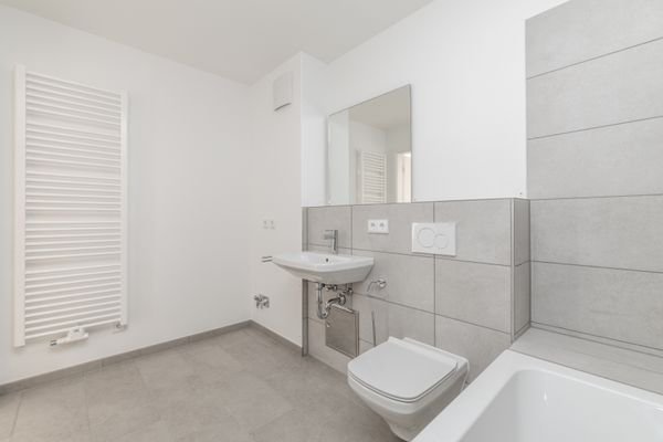 Badezimmer mit Badewanne-Beispiel