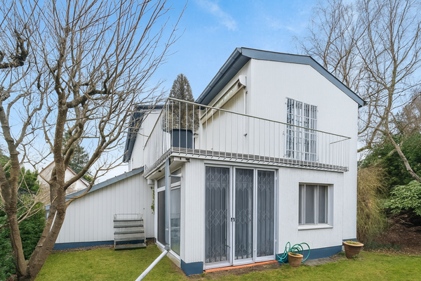 RÜCKWÄRTIGE HAUSANSICHT