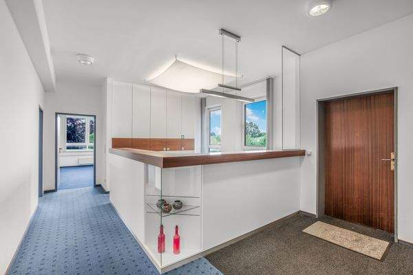 Empfangsbereich mit Empfangstresen 