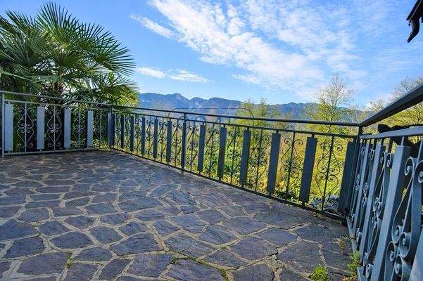 Großzügige Villa mit Privatgarten, unabhängiger Dependance und Gemeinschaftspool 