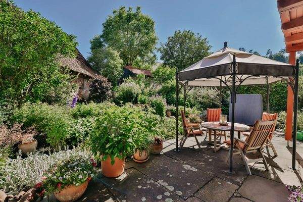 Freisitz im romantischen Garten