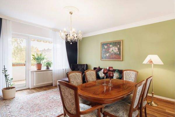 Wohnzimmer mit Essbereich