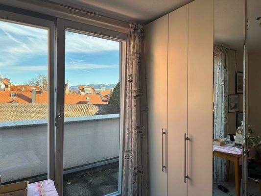 Kinderzimmer / Büro mit Zugang um Balkon