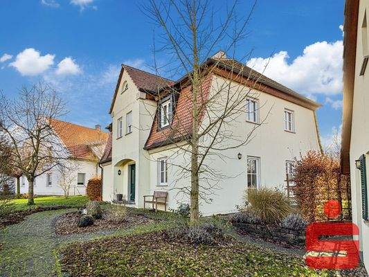 Hausansicht mit Eingangsbereich