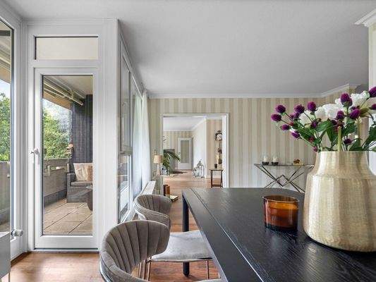 Wohnzimmer mit Essbereich