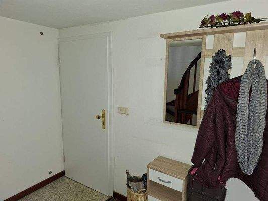 Treppenhaus-Flur/Zugang zur Wohnung im 1.OG