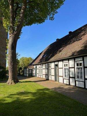 Seitenansicht vom Kirchplatz aus