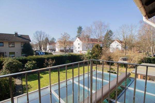 Ausblick vom Balkon in den Garten