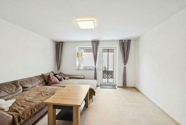 Wohnzimmer m. Zugang auf Terrasse