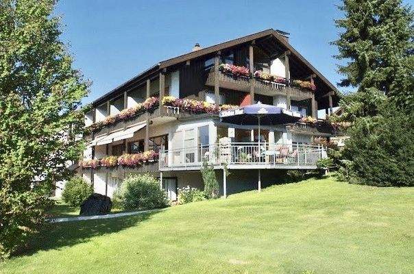 Gebäude mit Wintergarten