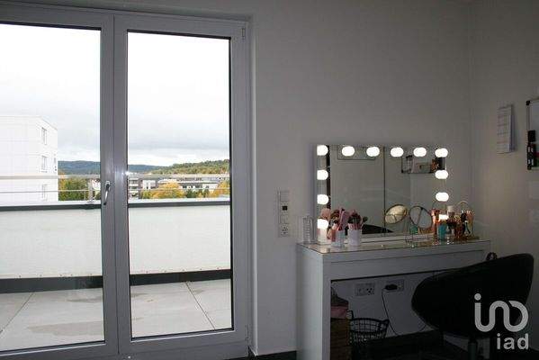 Kinderzimmer mit Zugang zur Dachterrasse