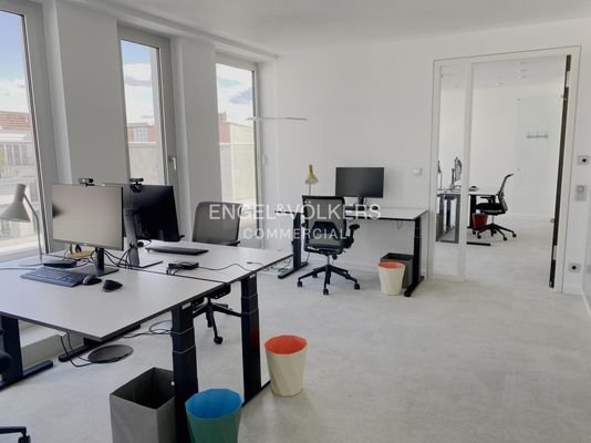 Büro mit Terrassenzugang