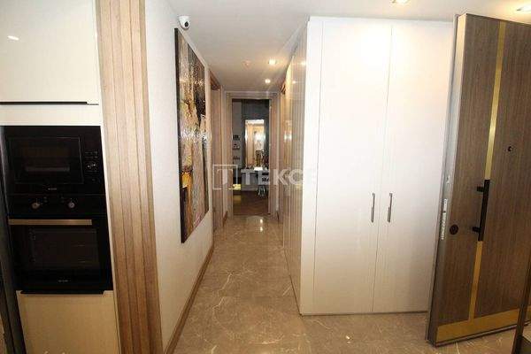 Flats Near the Metrobus Station in İstanbul Esenyurt