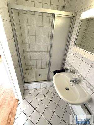 zweites Bad mit Dusche