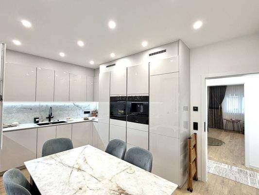 Küche mit Essbereich 