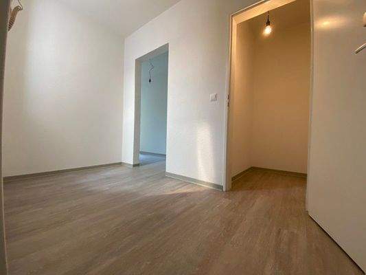 11 Der Flur mit Abstellraum 