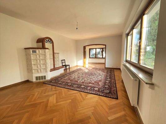 Wohnzimmer mit Kachelofen