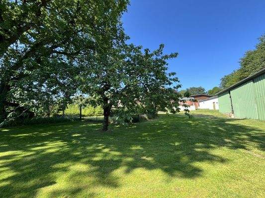 Grundstück rückwärtig 