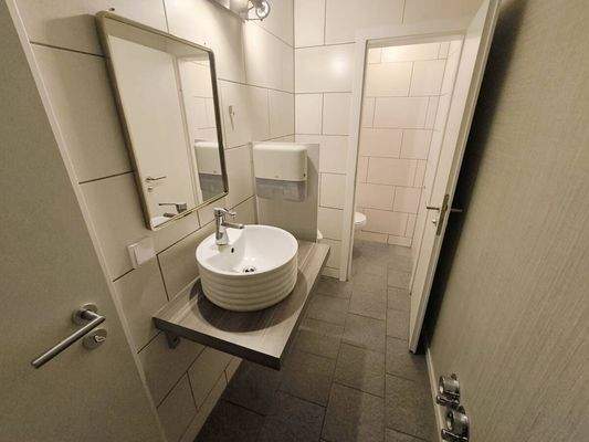 Das innenliegende Herren-WC 